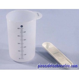 Verre avec cuillère doseur pour machine à pain Kenwood . Verre avec cuillère doseur pour machine à pain Kenwood .